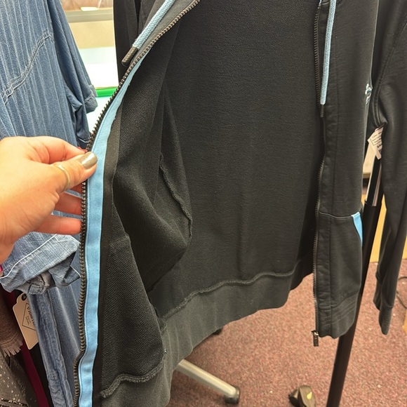 Psycho Bunny zip up size Medium - Picture 8 of 8